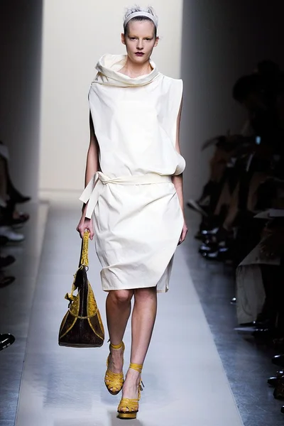 Look 10
